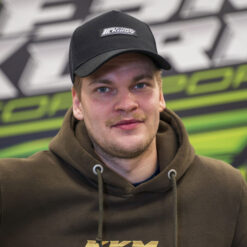 Musta trucker lippalakki